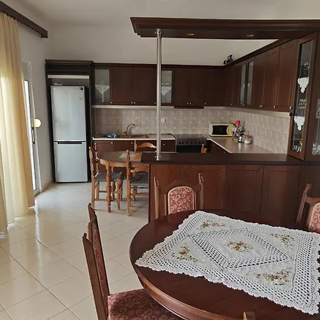 Holiday home Lakollari 2nd *